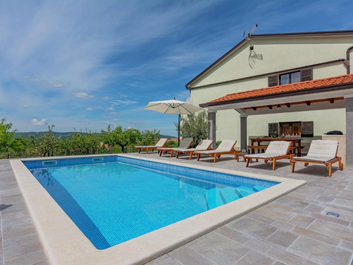 Spacious Apartment In Pazin With Pool Cerovlje Εξωτερικό φωτογραφία